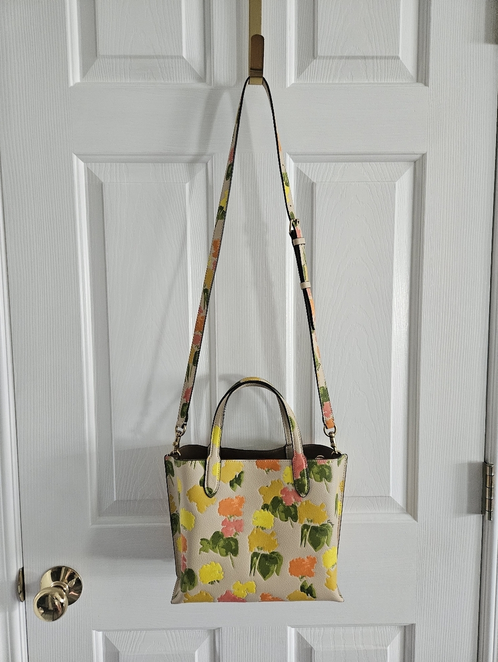 NWOT Coach Willow Tote 24 With Watercolor Floral Print - Picture 8 of 14